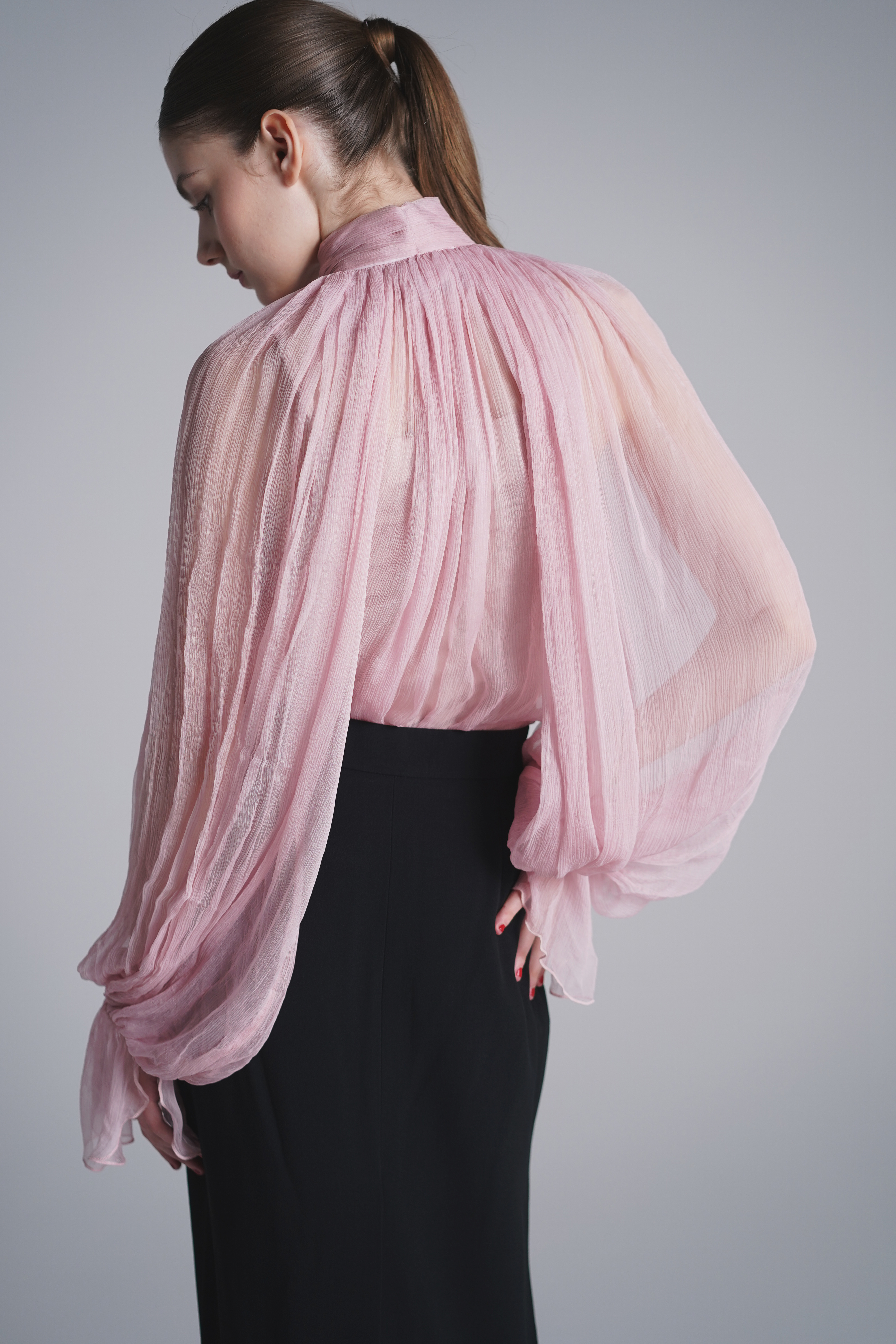 Atu Body Couture］シースルーシルクブラウス-ピンクをレンタルする