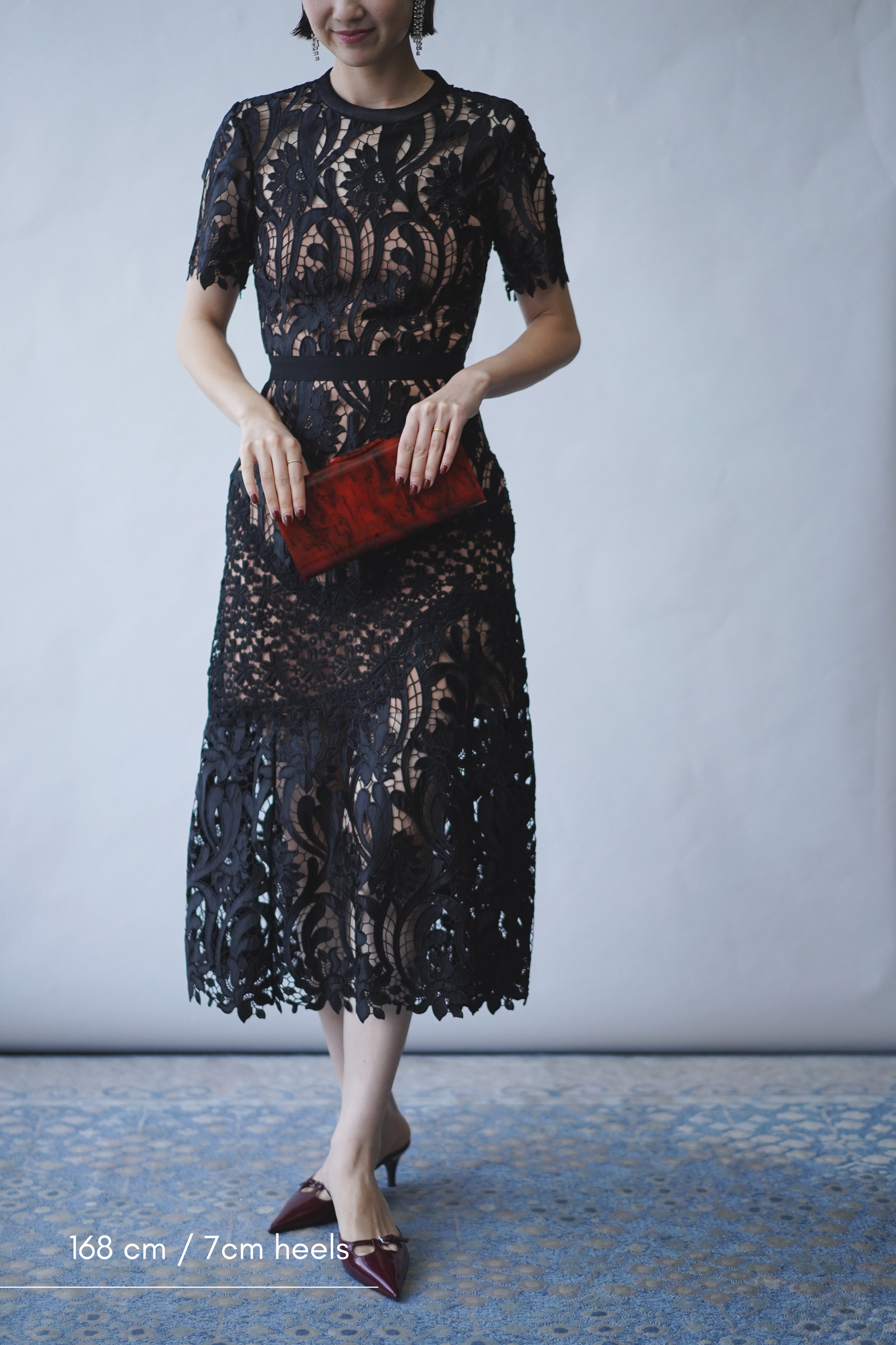 Self-Portrait フローラルレースドレス【未着用　タグ付き】 Self-Portait］フローラルレースドレス-グレー/シルバーをレンタルする