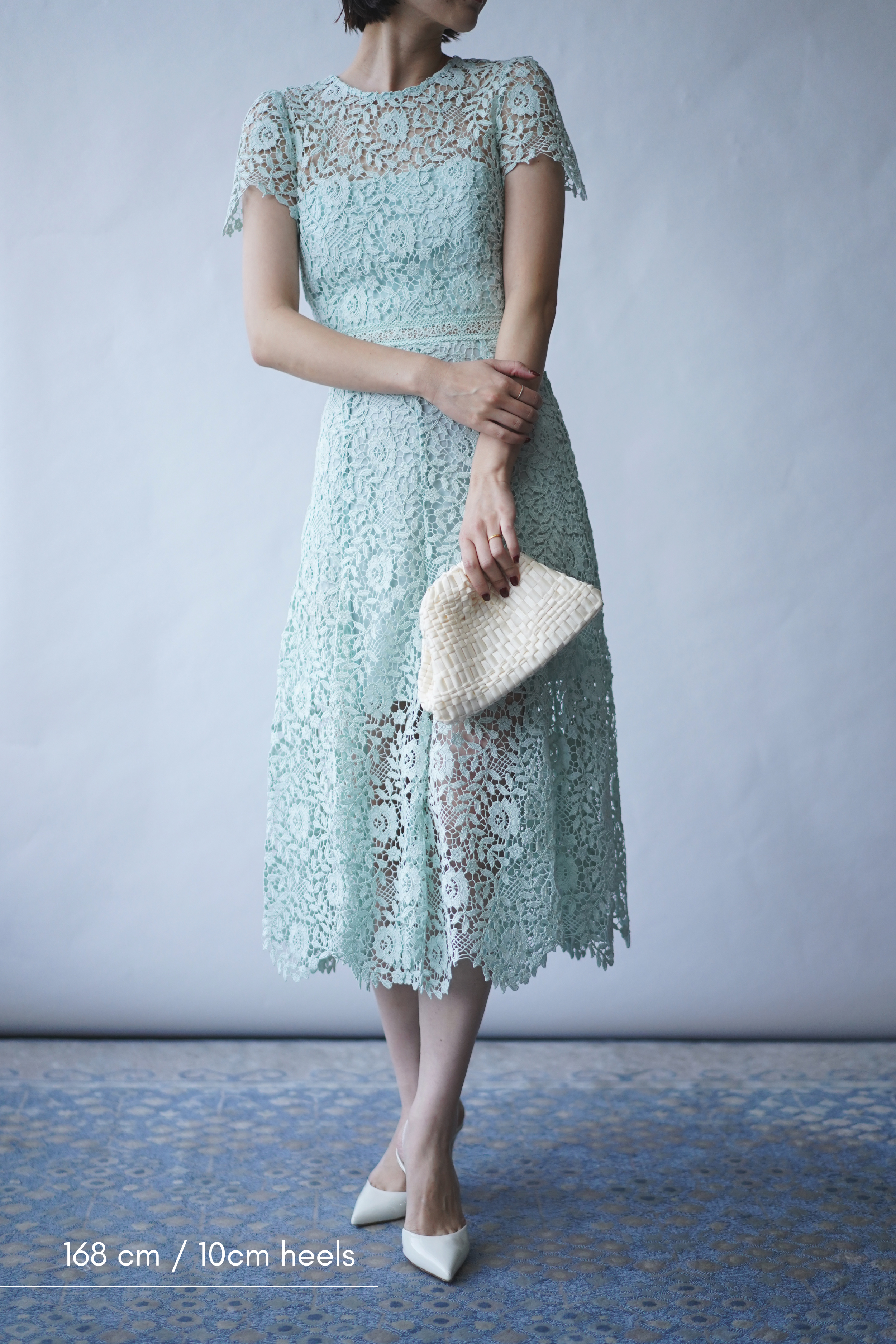 Self-Portrait｜半袖レースドレス(38)-ライトグリーン をレンタルする