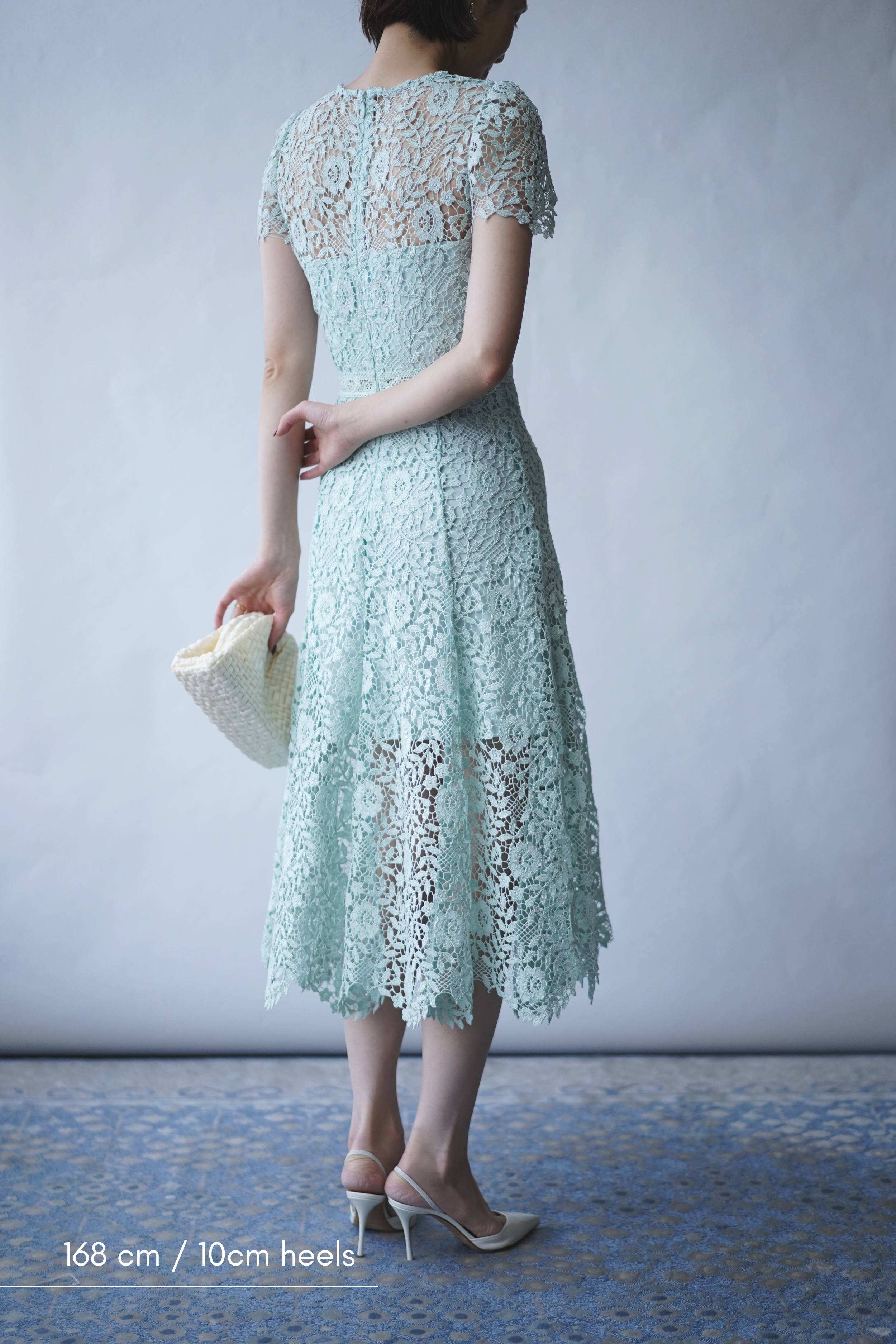 Self-Portrait｜半袖レースドレス(38)-ライトグリーン をレンタルする