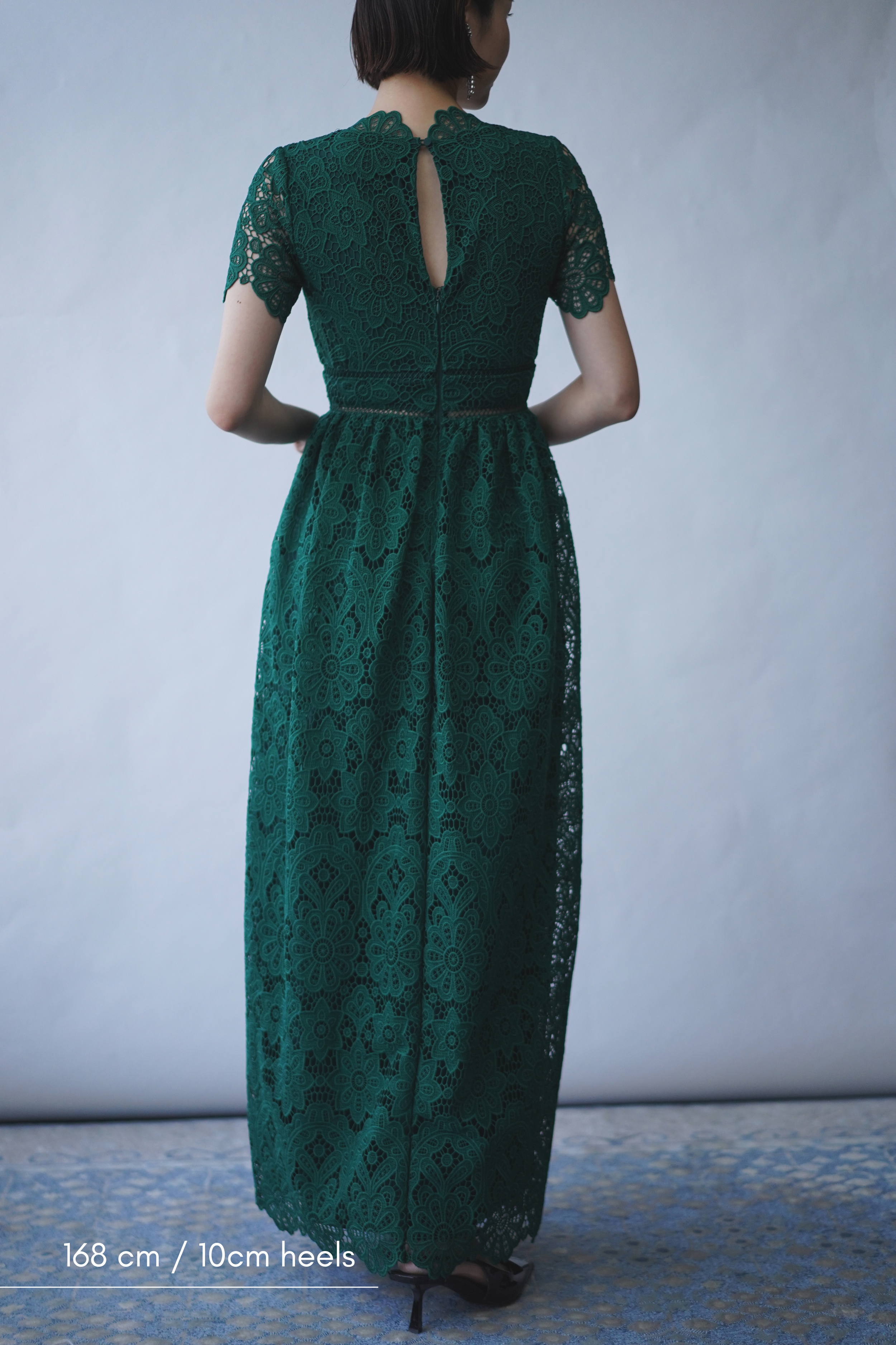 Self-Portrait｜半袖レース ロングドレス(36)-グリーン をレンタルする