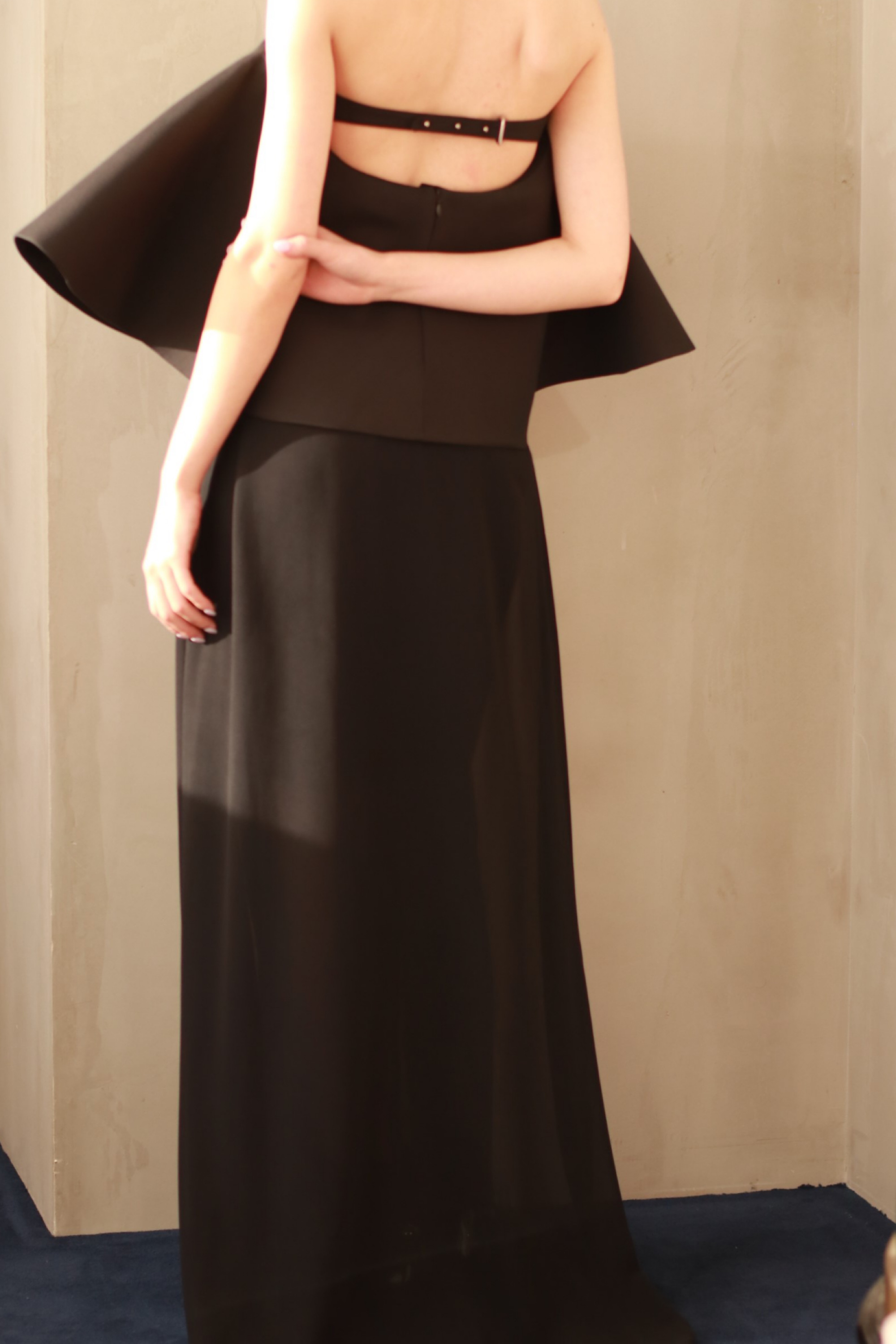 JACQUEMUS★カサコケミストリードレス ブラック★送関込 Jacquemus］ストラップレスシフォンドレスVela gown-ブラックを