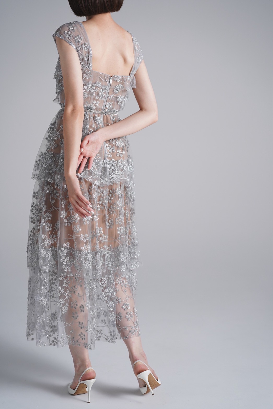 Self-Portait］フローラルレースドレス-グレー/シルバーをレンタルする