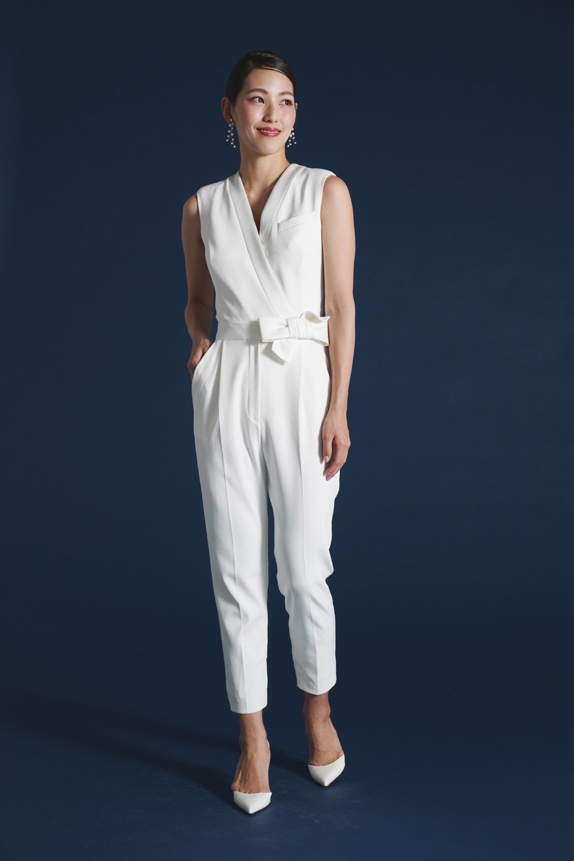 リボンジャンプスーツ　新品 VIKTOR＆ROLF］<br>バックリボンジャンプスーツ-ホワイト(36)-を