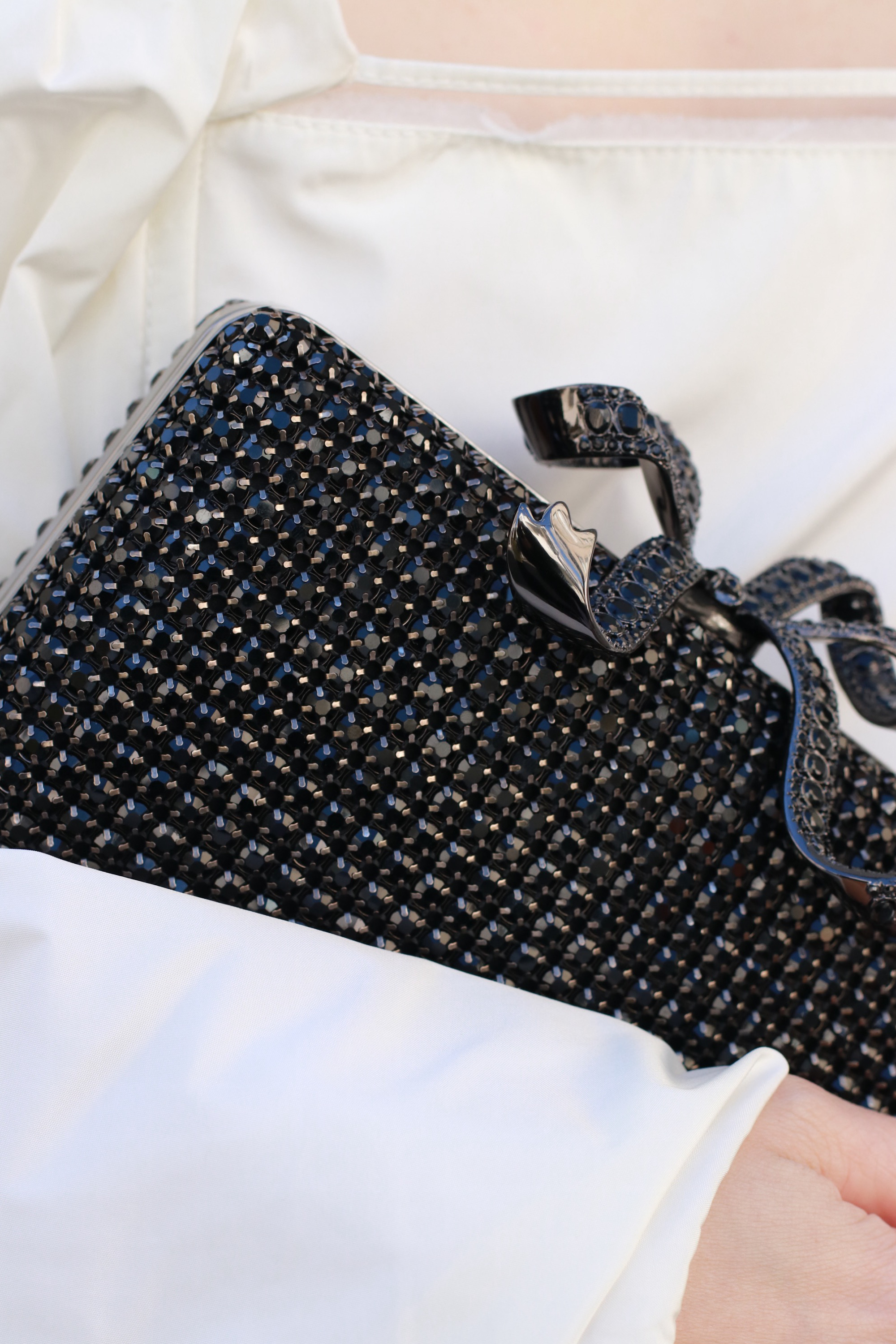山*気様 self-portrait シルバー クラッチバッグ　チェーン付き Saint Laurent Pre-Owned 2018 クリンクル メタリックカーフ ベル ドゥ