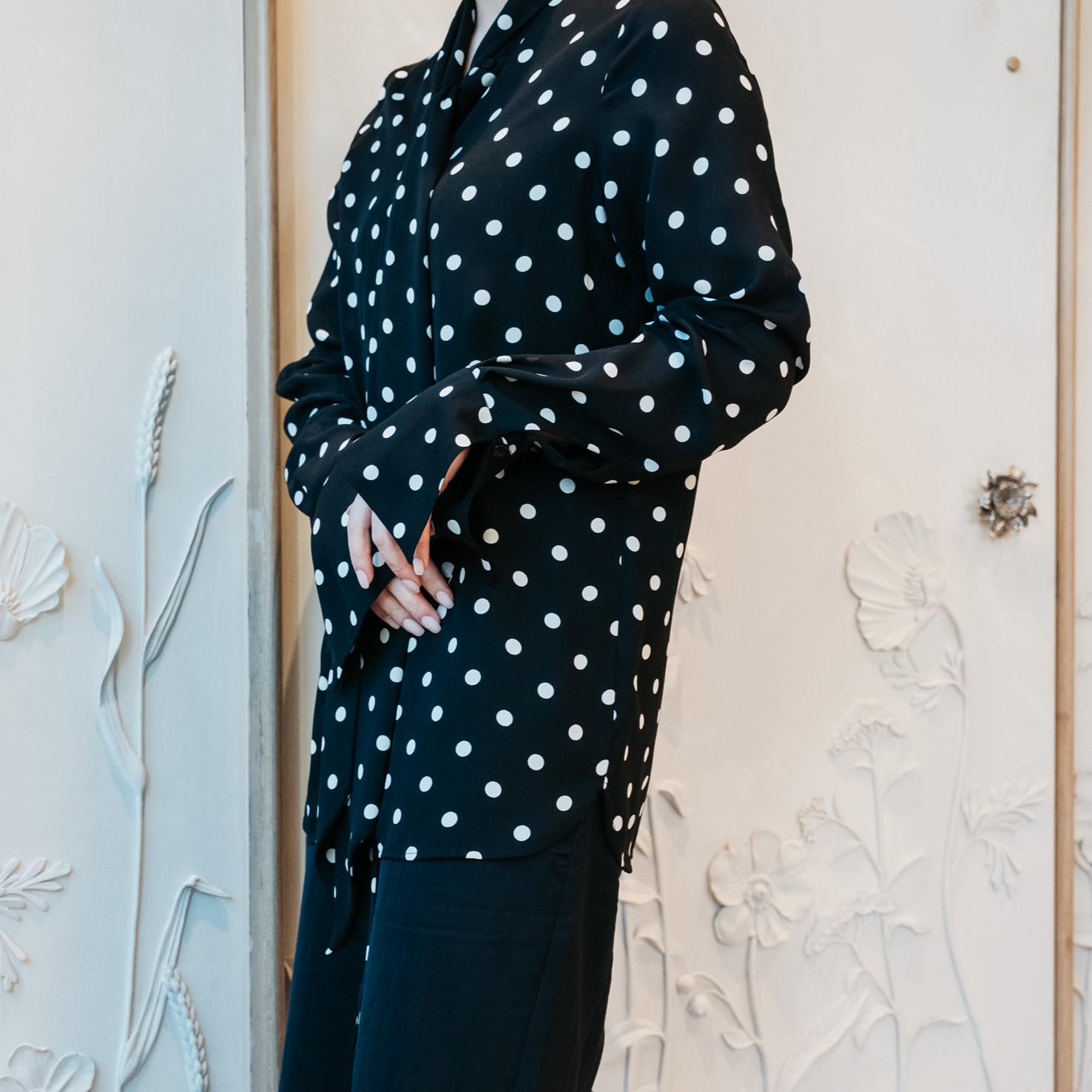 Nina Ricci］<br>ドットドレスシャツ-ブラックをレンタルする | 結婚式 