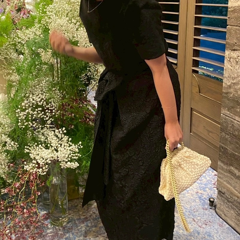 CECILIE BAHNSEN|VIVIANフローラルミディスカート-ブラックをレンタル