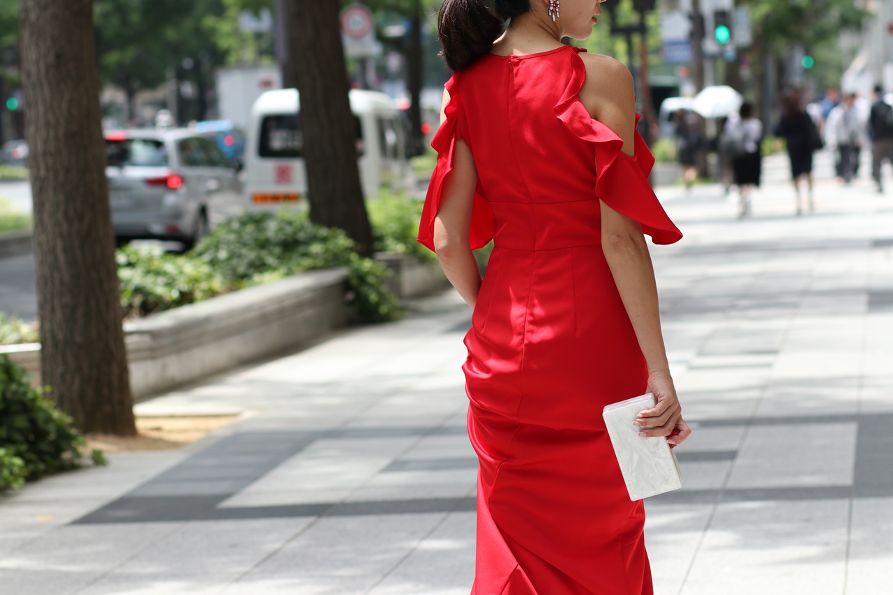 結婚式やパーティーにはおしゃれなML Monique Lhuillier(エムエル・モニーク・ルイリエ)のロングドレスをレンタルしたい