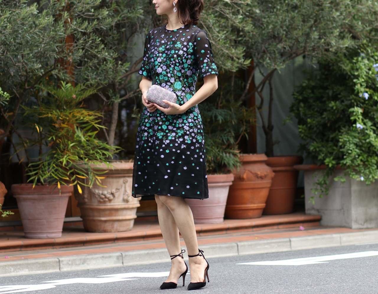 結婚式におすすめのレンタルドレスとは 結婚式 パーティーのゲストレンタルドレス インポート はオート レント トゥ ランウェイ